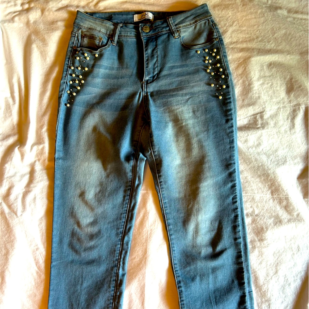 Crop denim with pearl accents